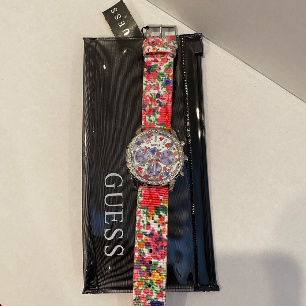 New GUESS Crystal Multi-Function Women's Watch - Picture 5 of 7